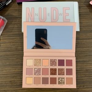 HUDE BEAUTY New Nude eyeshadow palette